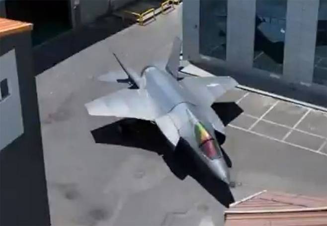 국내 한 방위산업 개발 중소기업이 지난 4월 8일 작은 콘테이너 박스형 상자로부터 펼쳐진 F-35 스텔스 전투기를 모방한 디코이 형상을 공개했다. 해당 기업은 이 플랫폼이 실제 전장에서 적의 감시 및 표적 탐지 시스템을 혼란을 주며 적의 정밀 유도탄의 표적을 유발하는 실용적인 응용 프로그램을 제공한다고 설명했다. SNS 공개 영상 캡처