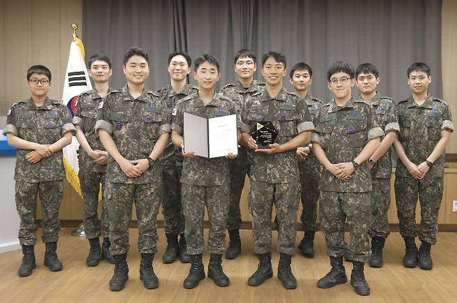 KT희망나눔인상 공동 수상자 공군 제15특수임무비행단. KT 제공