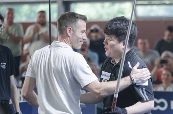 결승전이 끝난 후 뷰리와 조명우가 서로 격려하고 있다. (사진=SOOP)