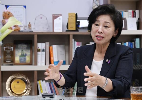 남인순 더불어민주당 의원이 지난 3일 국회 의원회관에서 서울신문과 인터뷰하고 있다. 안주영 전문기자