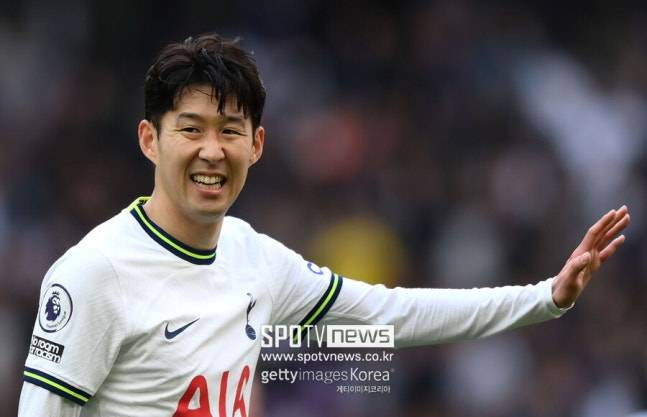 ▲ 토트넘이 위약금 지불까지 각오한다는 말도 들렸다. '토트넘 홋스퍼 뉴스'는 "한국 투어에 손흥민이 부재할 경우 구단이 지불할 보상금은 200만 파운드 정도"라며 "이 금액은 토트넘이 손흥민을 이적시켜 얻을 이득과 비교하면 적은 수치다. 만약 손흥민이 사우디아라비아로 이적하면 5,000만 파운드에서 6,000만 파운드까지 얻을 수 있다"고 부담을 감수할 것이라는 시각도 있었다.