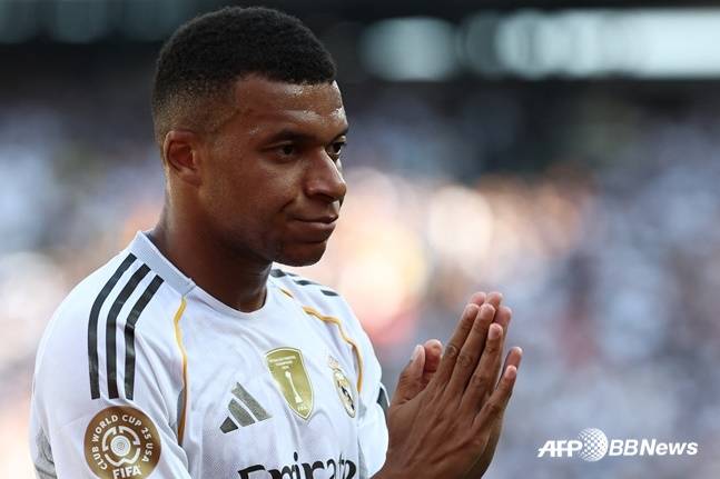 킬리안 음바페가 6일(한국시간) 미국 뉴저지의 메트라이프 스타디움에서 열린 레알 마드리드 대 도르트문트의 '2025 국제축구연맹(FIFA) 클럽 월드컵' 8강에서 골 세리머니를 하고 있다. /AFPBBNews=뉴스1