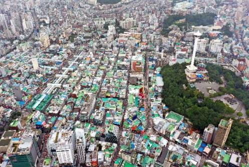 부산 원도심, 용두산공원과 국제시장 등 중구 일대 모습. 정종회 기자 jjh@