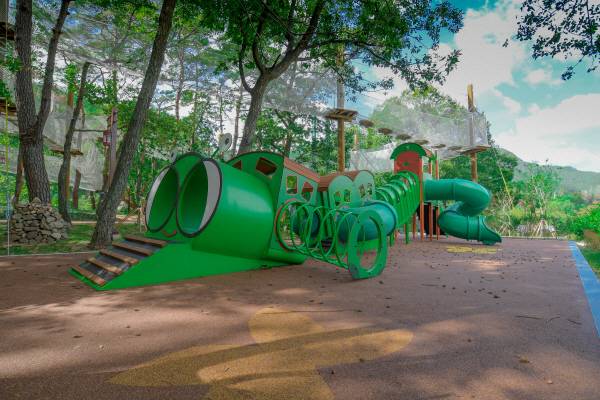 옥계계곡 인근에 있는 산성계곡 어드벤처.