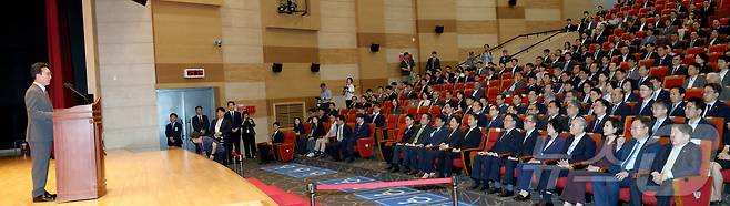 김민석 국무총리가 7일 오전 세종시 정부세종청사 대강당에서 열린 취임식에 참석하여 취임사를 하고 있다. 2025.7.7/뉴스1 ⓒ News1 김기남 기자