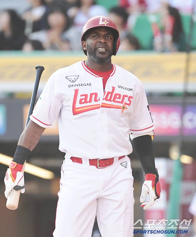 3일 인천 SSG랜더스필드에서 열린 KBO리그 SSG와 삼성의 경기. 1회 타격하고 있는 SSG 에레디아. 인천=송정헌 기자songs@sportschosun.com/2025.06.03/