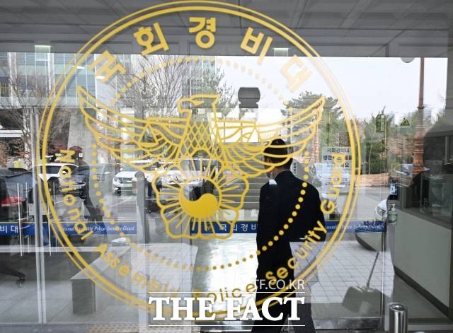 박성주 경찰청 국가수사본부장(국수본부장)은 7일 서울 서대문구 청사에서 열린 정례 기자간담회에서 윤석열 전 대통령 부부 관련 사건을 묻는 질문에 "자체 수사 중인 사안은 하나도 없다"며 "모든 사건이 다 (특검에) 넘어갔다고 보면 된다"고 밝혔다. /더팩트DB