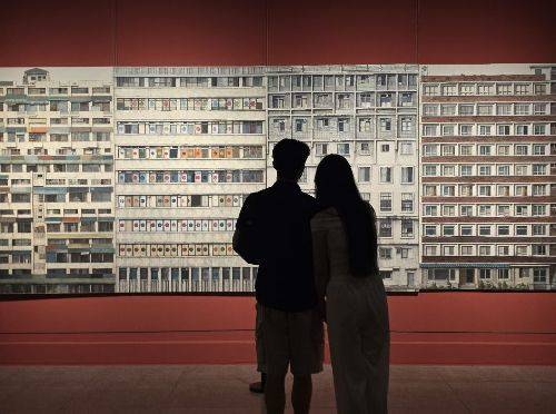 관람객이 국립현대미술관과 중국미술관이 공동 기획한 '수묵별미(水墨別美): 한·중 근현대 회화'의 중국 순회전을 관람하고 있다. 국립현대미술관