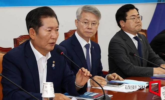 더불어민주당 당대표 후보인 정청래 의원이 2일 국회에서 열린 검찰개혁 토론회에서 당대표 당선 이후 검찰개혁 추진 계획과 의지를 밝히고 있다. 2025.7.2 김현민 기자