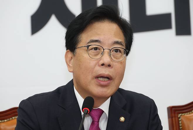 송언석 국민의힘 비상대책위원장 겸 원내대표가 7일 오전 서울 여의도 국회에서 열린 비상대책위원회의에서 발언하고 있다./뉴스1