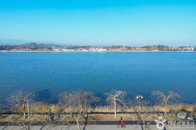 경포호 전경(출처= 한국관광공사)