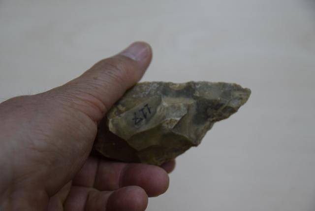 아슐리안에 이어 나타난 야부르디안 주먹도끼. 타분 동굴에서 출토됐다.