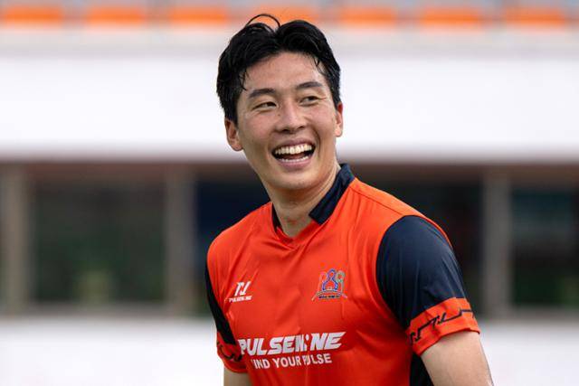 서울라이즈FC 주장 유종우가 훈련 중 웃음을 터뜨리고 있다. 박시몬 기자