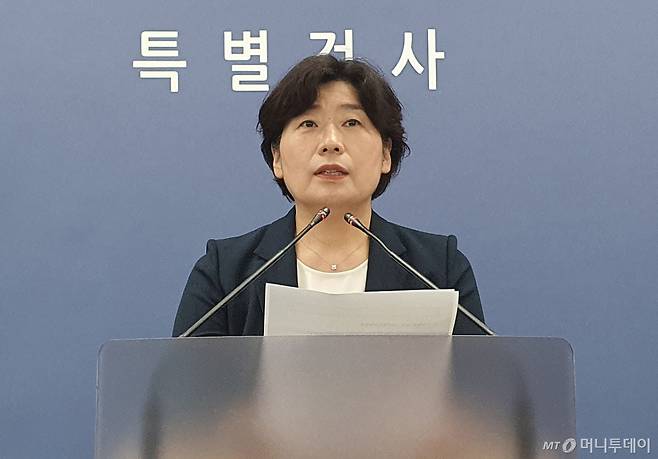 (서울=뉴스1) 정윤미 기자 = 내란특검팀 박지영 특검보가 6일 오후 서울 서초구 서울고검에서 윤석열 전 대통령에 대한 구속영장 청구와 관련한 브리핑을 하고 있다. 2025.7.6/뉴스1 Copyright (C) 뉴스1. All rights reserved. 무단 전재 및 재배포, AI학습 이용 금지. /사진=(서울=뉴스1) 정윤미 기자