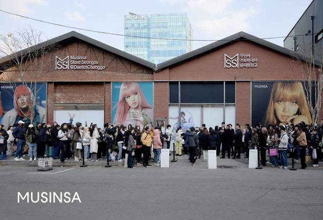 일본 오프라인 시장에 진출한 K패션 브랜드의 인기가 지속될 수 있을지 귀추가 주목된다. 사진은 무신사 스토어 성수 대림창고의 모습. /사진=무신사 제공