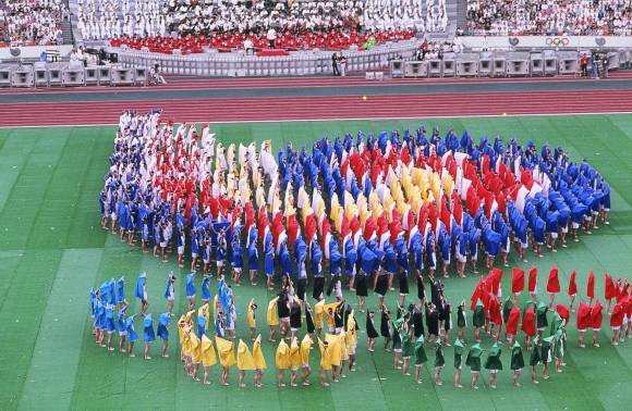 박해남 계명대 사회학과 교수는 현재 한국 사회의 갈등 심화는 1988년 서울올림픽이라는 세계적 이벤트에서 시작을 찾을 수 있다고 주장했다. 사진은 1988년 서울올림픽 개회식 장면. 서울신문 DB