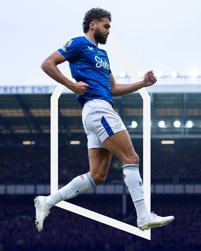 맨체스터 유나이티드는 공격진 개편의 일환으로 지난 시즌을 끝으로 에버턴과 계약이 만료된 FA 신분의 도미닉 칼버트-르윈의 영입을 추진하고 있다. 그러나 잦은 부상으로 최근 수년 간 폼이 정상적이지 못했기 때문에 맨유 팬들은 적잖은 우려를 보이고 있다. 사진출처|에버턴 페이스북