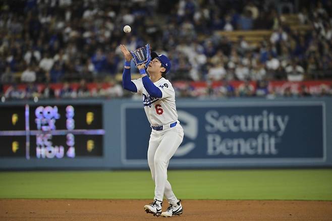 다저스 김혜성은 7일(한국시간) 휴스턴전에서 6번타자 2루수로 선발출전해 4타수 1안타를 기록했다. 그는 2차례 환상적인 호수비로 눈길을 끌었다.|AP뉴시스