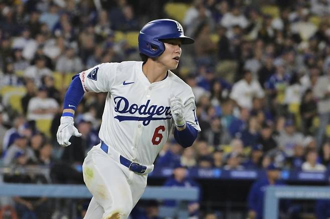 다저스 김혜성은 7일(한국시간) 휴스턴전에서 6번타자 2루수로 선발출전해 4타수 1안타를 기록했다. 그는 2차례 환상적인 호수비로 눈길을 끌었다.|AP뉴시스