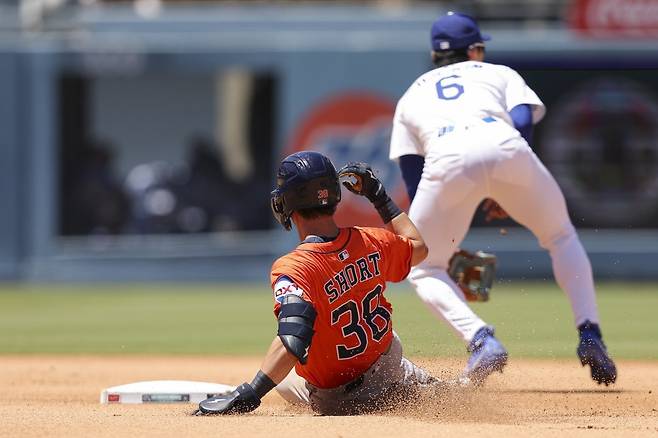 다저스 김혜성은 7일(한국시간) 휴스턴전에서 6번타자 2루수로 선발출전해 4타수 1안타를 기록했다. 그는 2차례 환상적인 호수비로 눈길을 끌었다. LA(미 캘리포니아주)|AP뉴시스