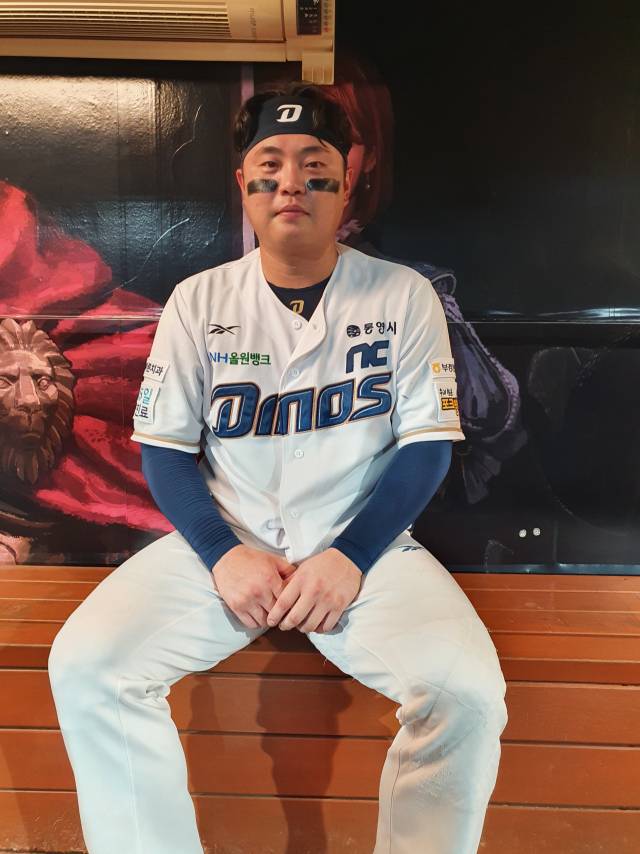 NC 다이노스 권희동이 8일 창원NC파크에서 열린 삼성 라이온즈와의 경기 후 기자들과 인터뷰를 하고 있다./김태형 기자/