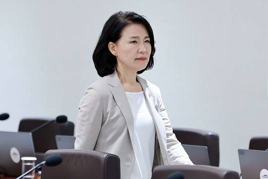 이진숙 방송통신위원장이 8일 서울 용산 대통령실 청사에서 열린 국무회의에 참석하고 있다. 사진=뉴시스