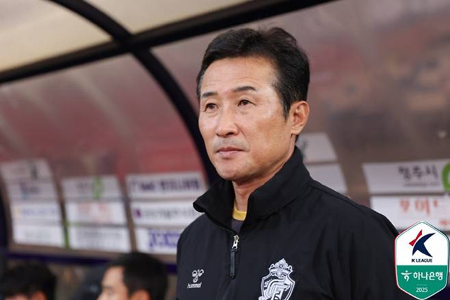 이을용 경남FC 감독. 사진=한국프로축구연맹