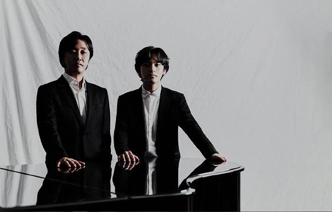 사제지간이자 국내 대표 피아니스트인 손민수(왼쪽)와 임윤찬(ⓒShin-joong Kim/MOC)