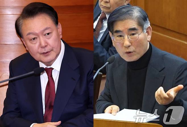 윤석열 대통령(왼쪽)과 김용현 전 국방부 장관이 지난 1월 23일 오후 서울 종로구 헌법재판소에서 열린 탄핵심판 4차 변론기일에 출석해 있다. (사진공동취재단/헌재 제공)2025.1.23/뉴스1 ⓒ News1 사진공동취재단