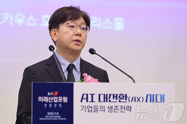 이영섭 뉴스1 대표이사가 8일 서울 용산 나인트리 프리미어 로카우스 호텔 플로리스에서 'AI 대전환(AX) 시대- 기업들의 생존전략'을 주제로 열린 2025 뉴스1 미래산업포럼(NFIF)에서 개회사를 하고 있다. 2025.7.8/뉴스1 ⓒ News1 박지혜 기자
