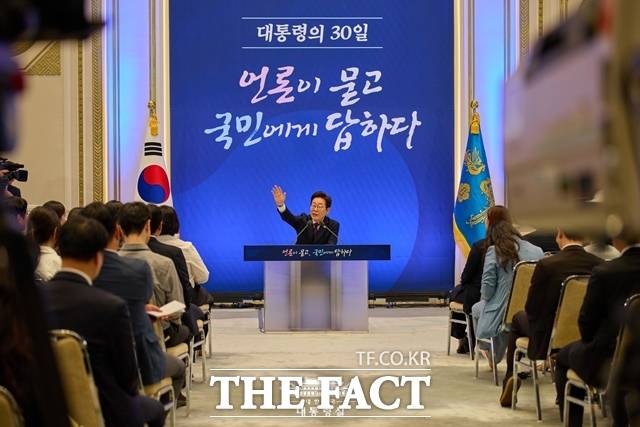 이재명 대통령이 3일 오전 청와대 영빈관에서 열린 '대통령의 30일, 언론이 묻고 국민에게 답하다' 기자회견에서 발언하고 있다. /대통령실