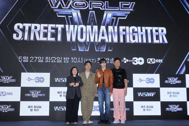 5월 27일 서울 강남구에서 열린 '월드 오브 스트릿 우먼 파이터' 제작발표회에 참석한 최정남 PD(왼쪽부터), 마이크 송, 성한빈, 박진영. 연합뉴스