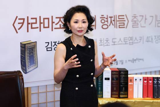 김정아 박사는 ‘도스토옙스키 전문가’인 번역자이면서 패션 기업의 CEO다. 김현동 기자