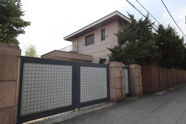 ▲ 고(故) 이건희 삼성선대회장이 소유했던 서울 용산구 이태원동 단독주택이 최근 228억원에 매각된 것으로 8일 알려졌다. 연합뉴스