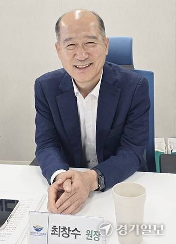 최창수 경기도농수산진흥원장이 8일 오전 경기일보와 만나 인터뷰를 하고 있다. 김경희기자