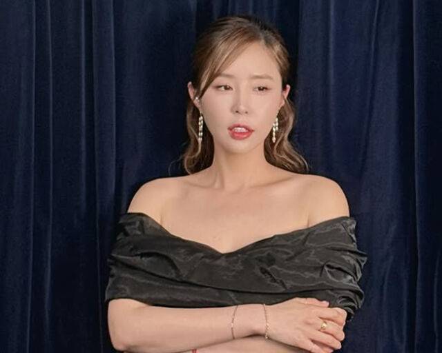 신지가 여자 아이돌 둘이 싸우는 모습을 보고 상황을 한번에 정리했다. / 신지 소셜미디어 캡처