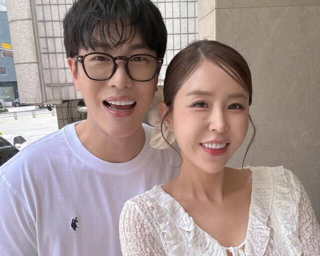 신지는 가수 문원과 내년 결혼 소식을 알렸다. / 신지 소셜미디어 캡처