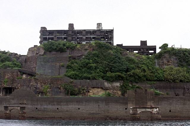 ▲ 일본 나가사키(長崎)현 나가사키시 소재 하시마(端島, 일명 '군함도'). 군함도에는 일제 강점기에 조선인이 강제 노동을 했던 해저 탄광이 있으며 1974년 폐광돼 현재는 무인도다. ⓒ연합뉴스