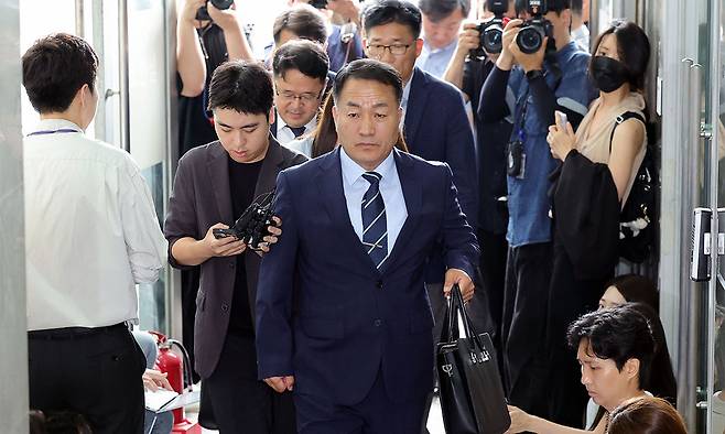 김계환 전 해병대 사령관이 순직 해병 사건 수사 방해 의혹 관련 조사를 받기 위해 지난 7일 서울 서초구 채해병 특별검사팀 사무실로 들어서고 있다. 이재문 기자