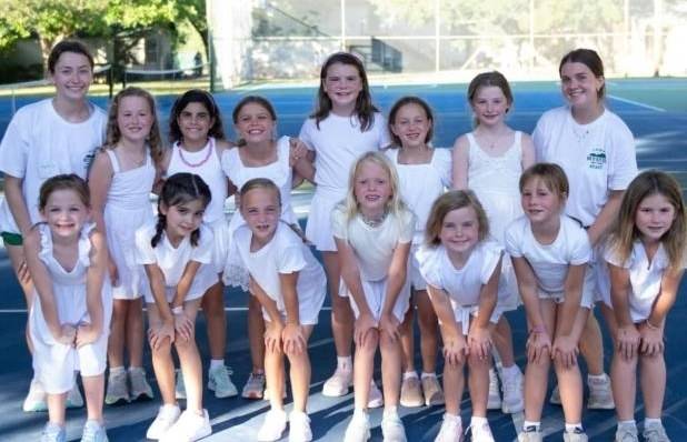 ‘캠프 미스틱’에 참가했다가 홍수에 희생된 여자 어린이들 상담사 모습. 페이스북 캡처