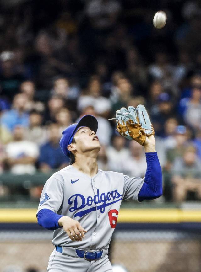 플라이 볼을 처리하고 있는 김혜성. UPI연합뉴스