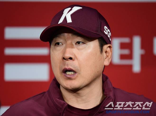 1일 고척돔에서 열리는 KBO리그 키움과 두산의 경기. 기자들의 질문에 답하고 있는 키움 홍원기 감독. 고척=송정헌 기자songs@sportschosun.com/2025.06.01/