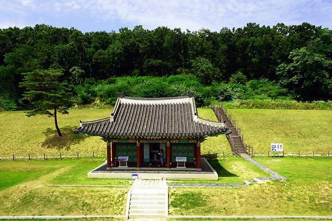 1964년 6월 사적으로 지정된 인천 강화군 고려궁지. 고려궁은 1232년(고려 고종 19년) 몽골군의 침입에 대항하기 위해 수도를 강화도로 옮긴 후 1270년(원종 11년) 화의를 맺고 개성으로 환도할 때까지 39년 동안 왕궁으로 사용됐다. 강화군 제공