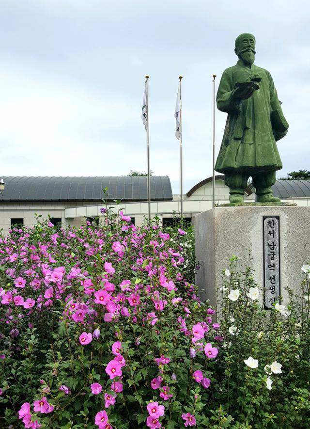 홍천 한서 남궁억기념관에 핀 무궁화. 서효원 박사 제공