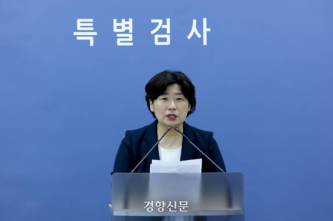 박지영 내란 특검 특검보가 지난 6일 서울 서초구 서울고등법원 기자실에서 윤석열 전 대통령 구속 영장 청구와 관련해 브리핑하고 있다. 권도현 기자