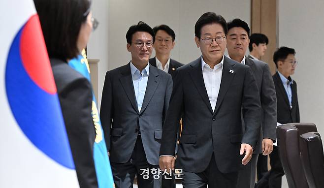 이재명 대통령이 8일 용산 대통령실에서 열린 국무회의에 입장하고 있다. 대통령실사진기자단