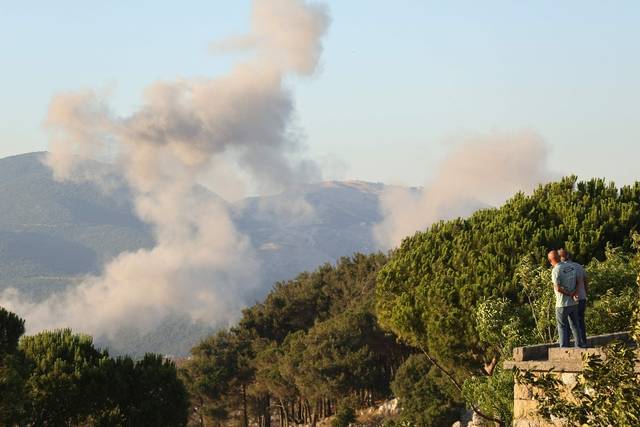 지난 3일 이스라엘군 공습이 있었던 레바논 남부 자발 알리한 지역에서 짙은 연기가 피어오르는 모습. AFP 연합뉴스