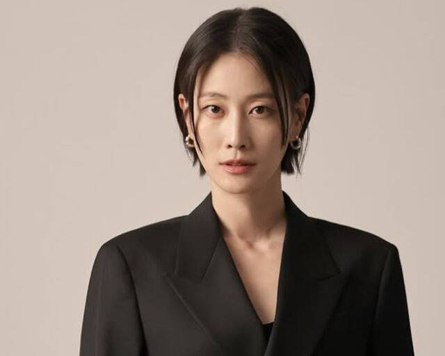 이현이 사진에 동료들이 폭발적인 반응을 보였다. / 이현이 소셜미디어 캡처