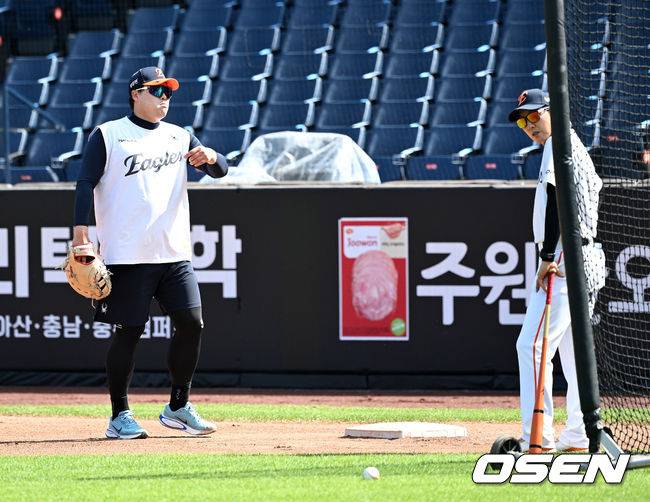 그런 후배 위해 직접 미트 끼고 훈련 돕는 류현진