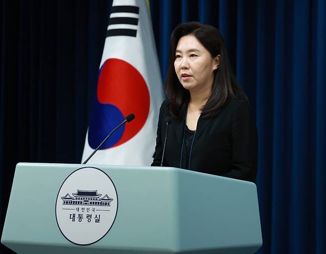 강유정 대통령실 대변인이 9일 서울 용산 대통령실 청사에서 이재명 대통령의 국무조정실 1·2차장 인선을 발표하고 있다. ⓒ연합뉴스